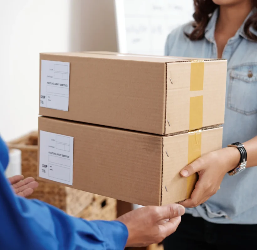 postwoman-delivering-package-2023-11-27-05-07-12-utc_6_11zon